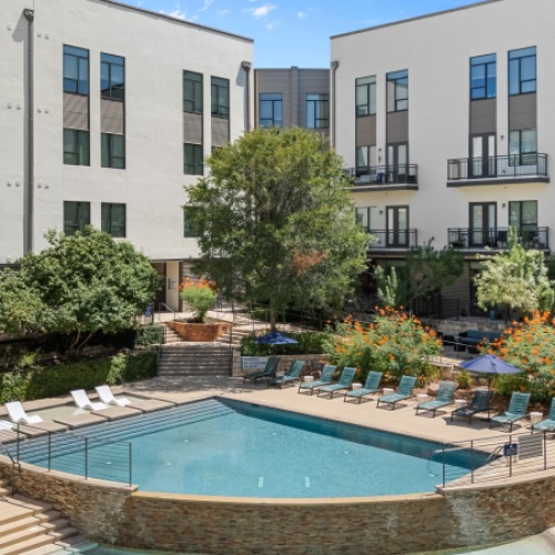 Poolside Views of the San Antonio RiverWalk and the San Antonio Museum 