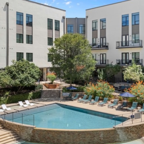 Poolside Views of the San Antonio RiverWalk and the San Antonio Museum 