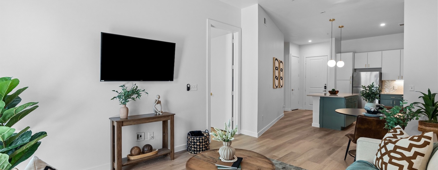 Updated and newly renovated modern apartment